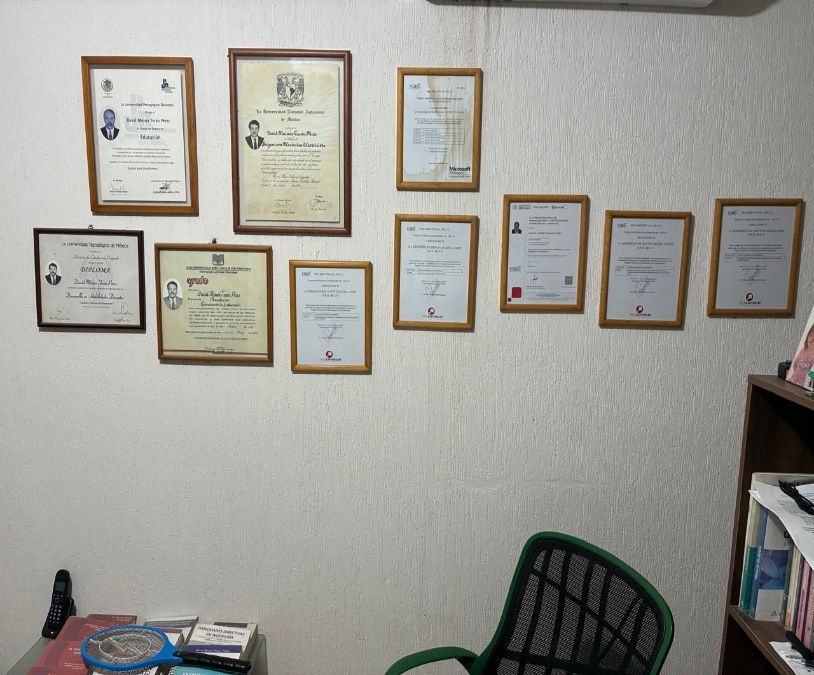 Instalaciones de LICERT con certificados en la pared
